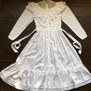 [SOLD] Gunne Sax ivory white vintage 70's prairie dress
